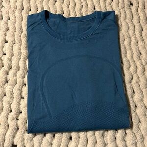EUC Lululemon Swiftly size 10